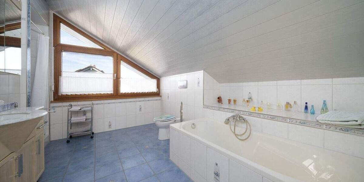 Einfamilienhaus Tengen - 8 Zimmer, 231 m&sup2;, 595.000&euro; | Angebot:25690110