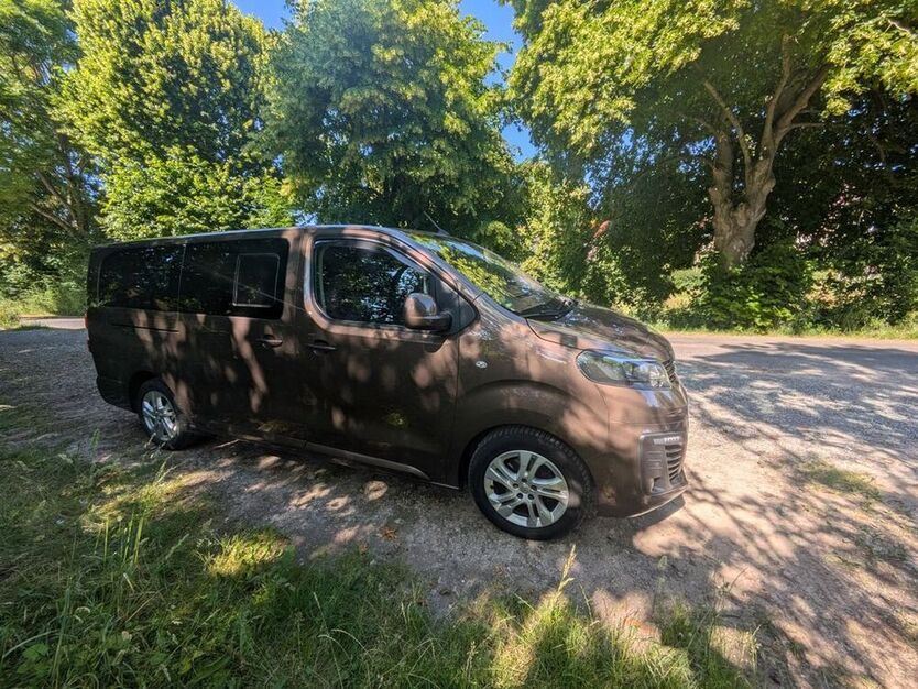 Zafira Life