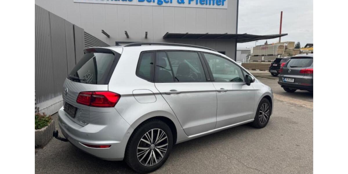 Gewerbegrundstück mit Büro, Waschhalle, zwei Werkstatt-Garagen zimmer