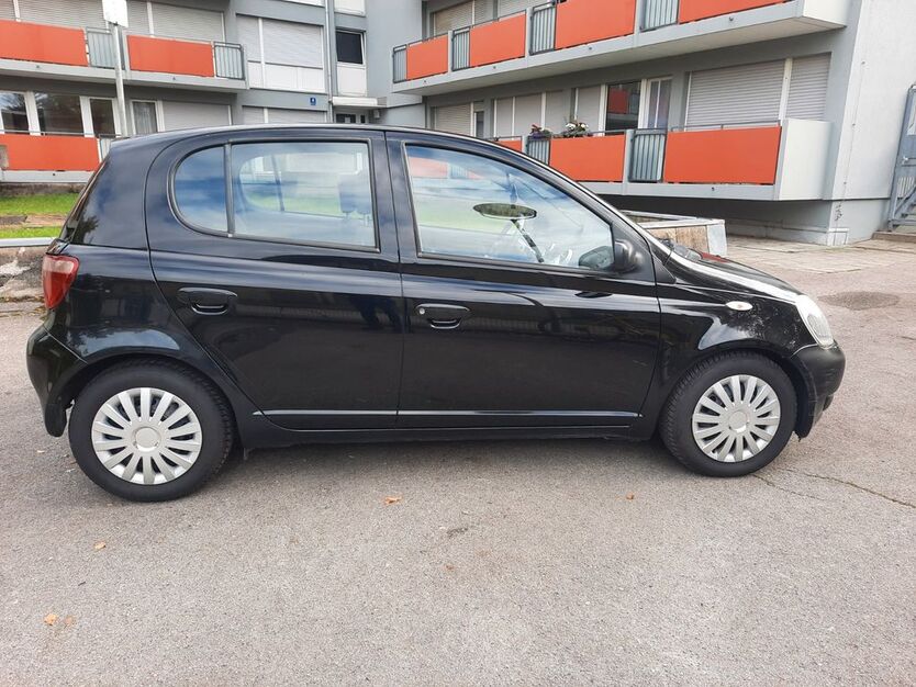 Toyota Yaris 119.000 km 2.550 € München 80796