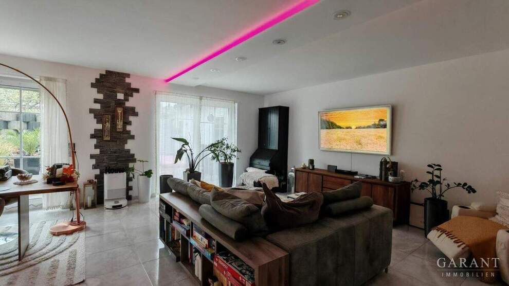 Exklusives Dreifamilienhaus von 2011 mit Wärmepumpe, Solar & 1.510 qm Grundstück 9 zimmer