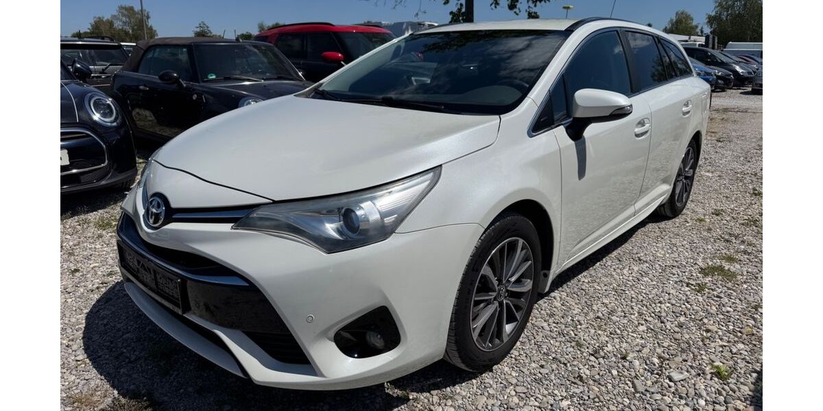 Toyota Avensis 211.000 km 9.900 &euro; München 81829