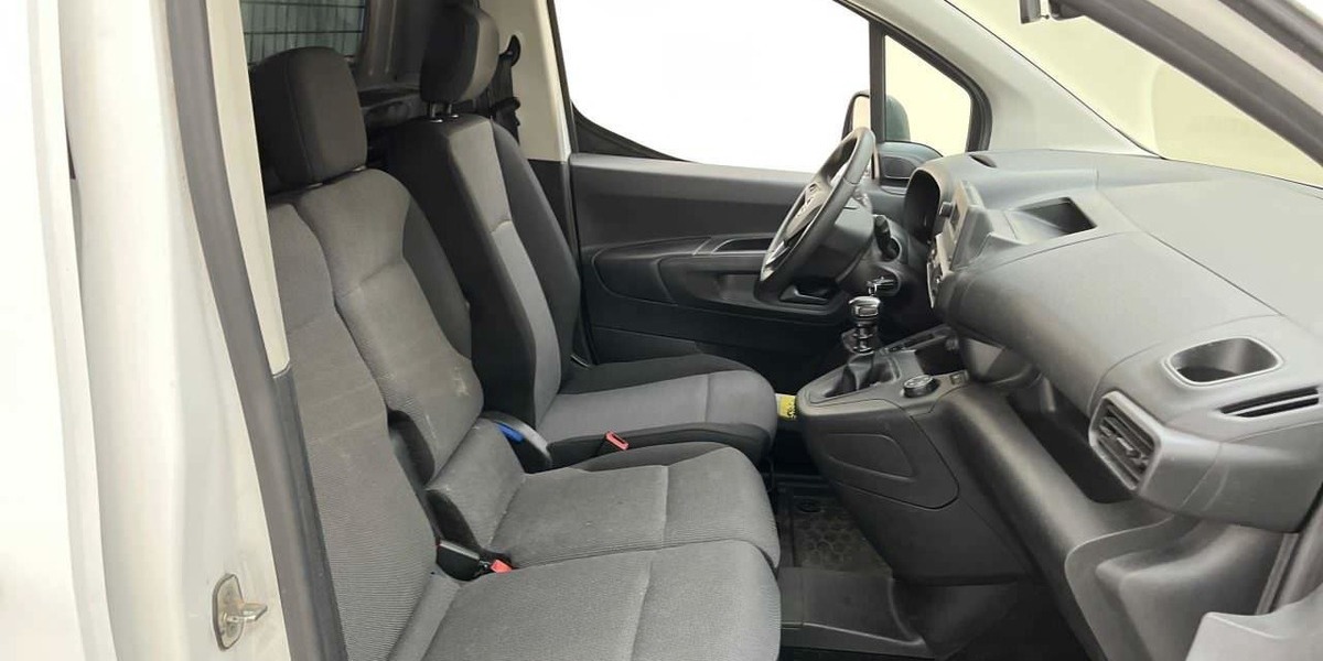 Opel Combo Cargo Edition 1.HAND 3SITZE/TEMPOMAT 46.741 km 15.490 &euro; Hatten 26209