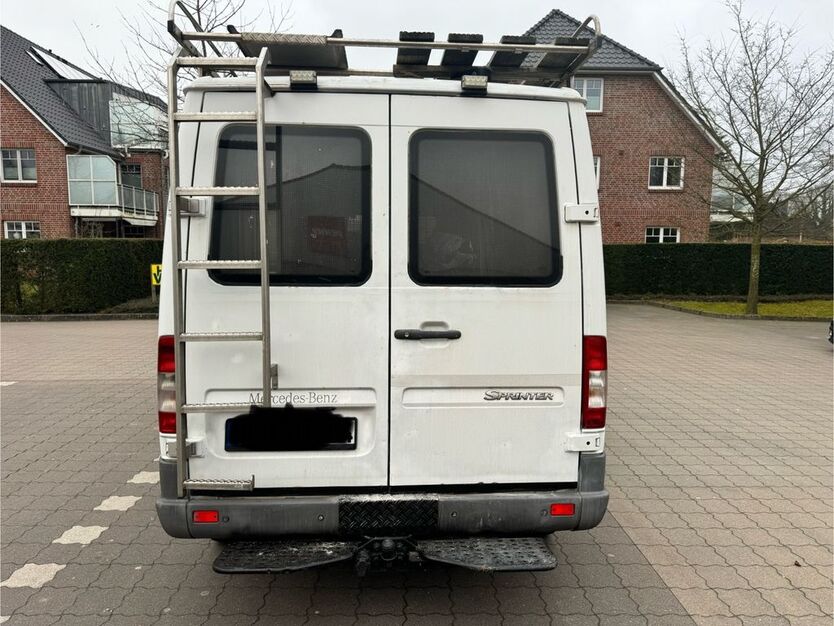Mercedes-Benz Sprinter 295.000 km 4.900 € Elmshorn 25337