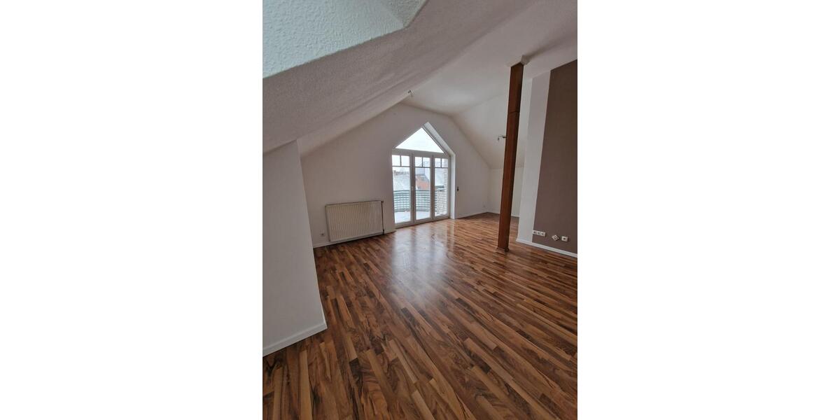Schöne helle, renovierte Wohnung mit Balkon fußläufig Innenstadt 2 zimmer
