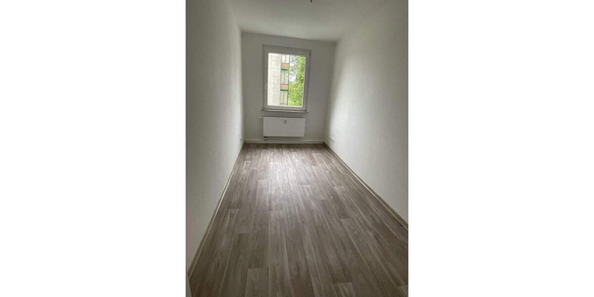 Schöne 4-Raumwohnung im 2. Obergeschoss in Wolfen-Nord zu vermieten ! 4 zimmer