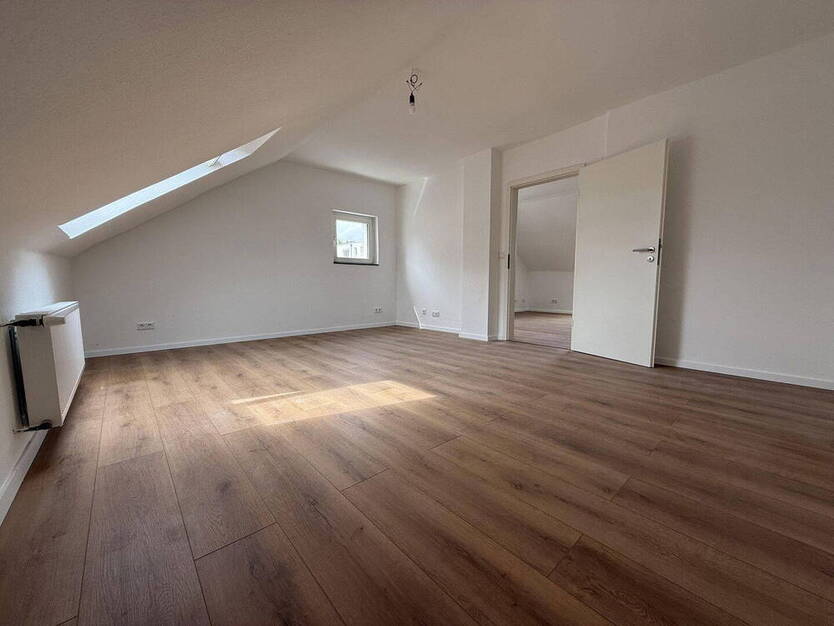 Frisch sanierte 44 m² Dachgeschoss-SingleWohnung - nur 3 Min. zum Phoenixsee, Dortmund-Schüren