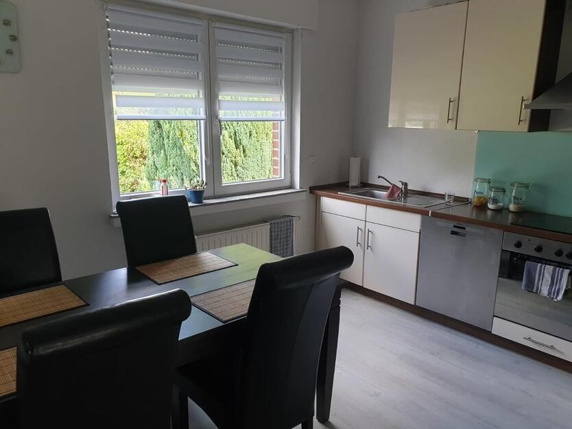 Freistehendes Einfamilienhaus mit Garage