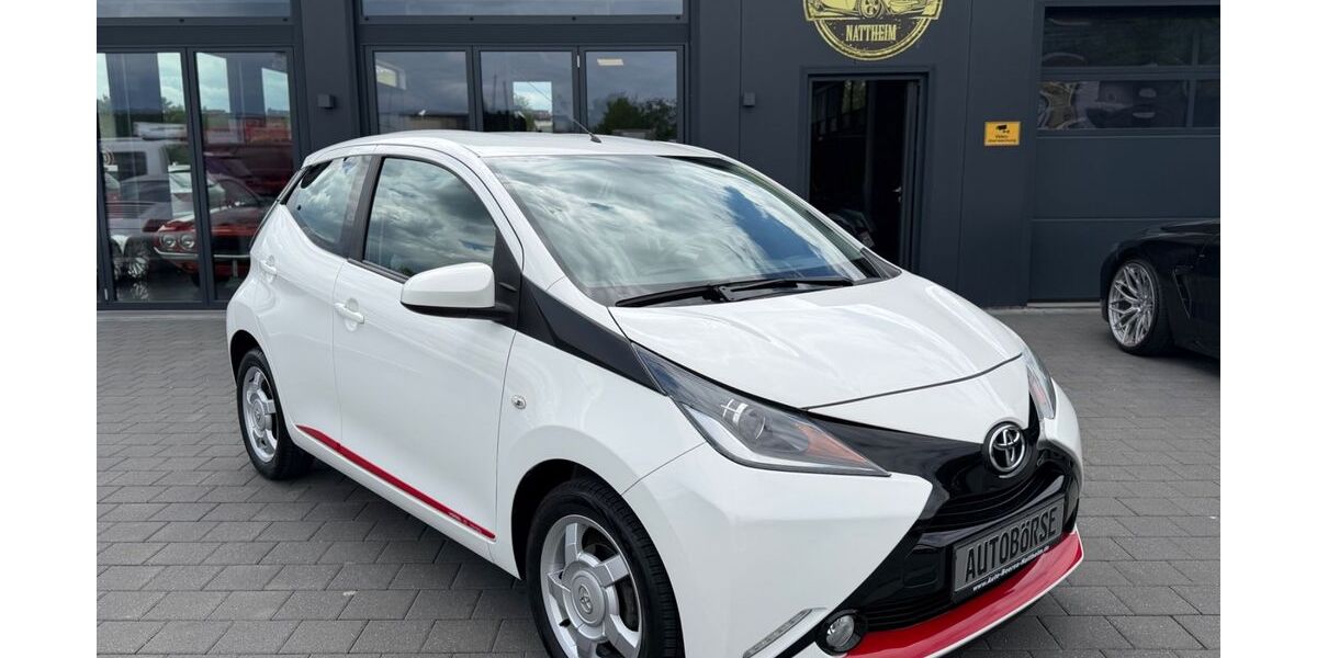 Toyota Aygo (X) 112.000 km 6.999 &euro; Nattheim 89564