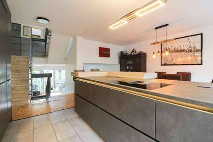 Haus zum Kaufen in Wiesbaden 650.000 € 165.21 m²