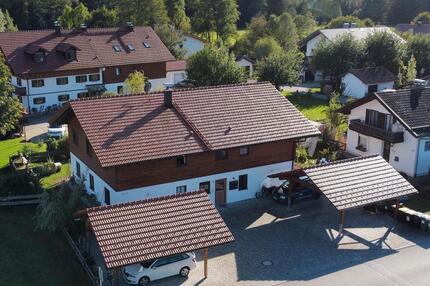 Schöne helle Maisonette Wohnung mit Blick auf die Benediktenwand