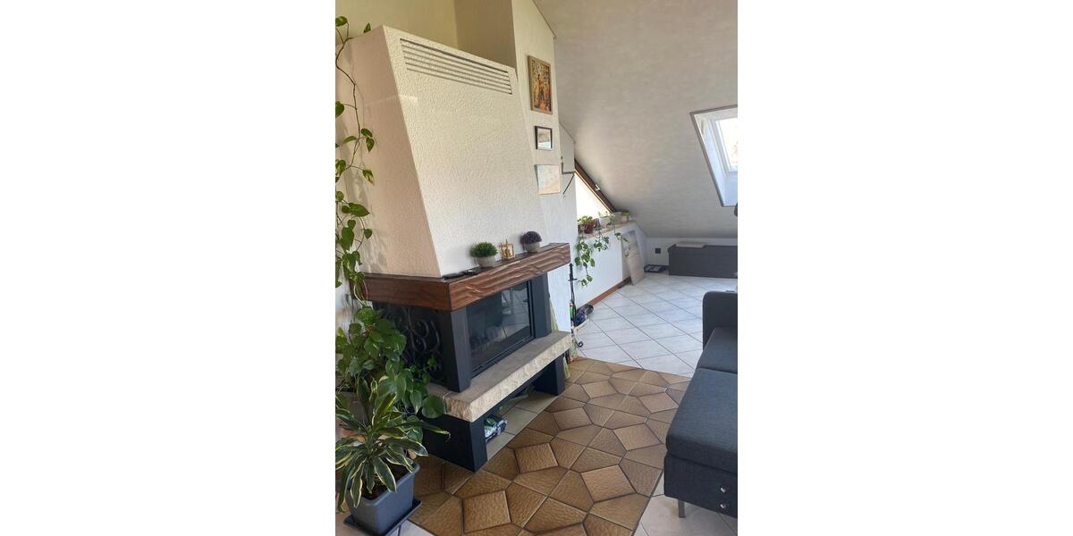 Dachgeschoßwohnung Ditzingen - 3.5 Zimmer, 103 m&sup2;, 1.100&euro; | Angebot:26654945