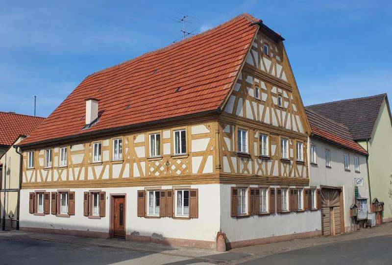 Haus zum Kaufen in Birkenfeld 280.000 € 260 m²