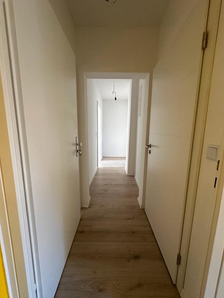 2 Zimmer Wohnung neu-renoviert in zentraler Lage