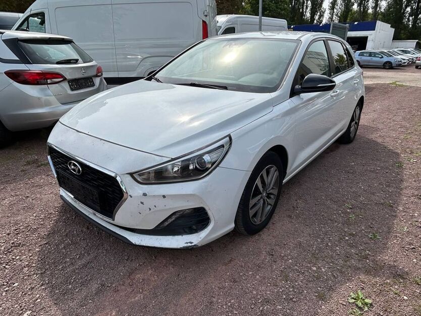 Hyundai i30 235.395 km 5.490 € Halle 06130