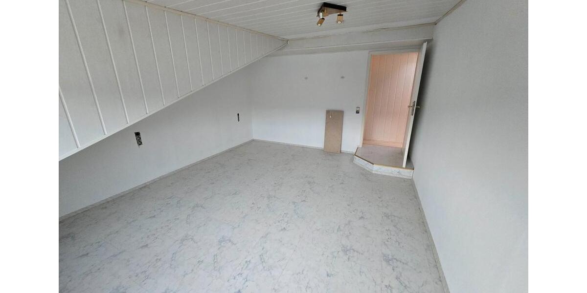 Etagenwohnung Saarbrücken Brebach-Fechingen - 5 Zimmer, 155 m&sup2;, 240.000&euro; | Angebot:26111977