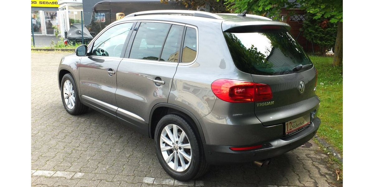 VW Tiguan LIFE BMT NAVI AHK PARKPILOT SHZ BLUETOOTH 124.710 km 12.304 &euro; Köln 50858