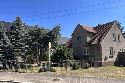 Dreiseitenhof Als Ausbauhaus. 5 zimmer