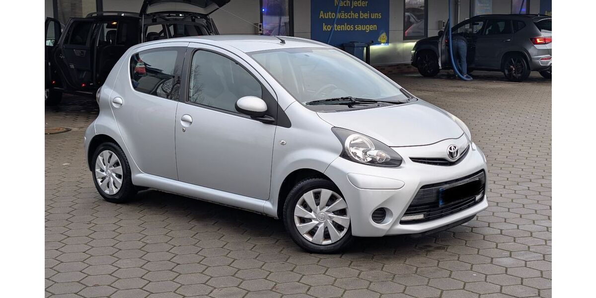 Toyota Aygo (X) 90.000 km 7.600 &euro; Harburg 21073