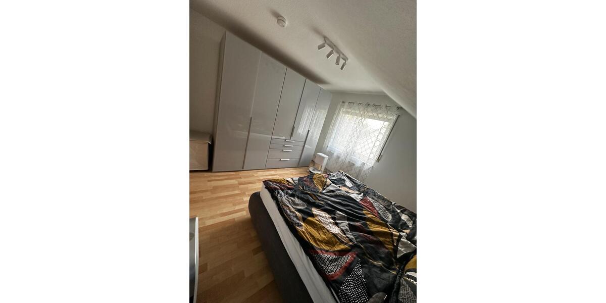 Dachgeschoßwohnung Kreuztal - 3 Zimmer, 72 m&sup2;, 180.000&euro; | Angebot:27171412