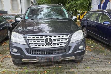 Mercedes-Benz ML 320 480.000 km 4.500 € Freiburg 79111