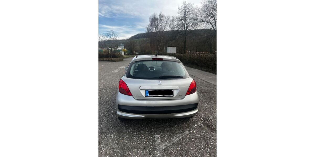 Peugeot 207 141.000 km 2.400 &euro; Lauchringen 79787