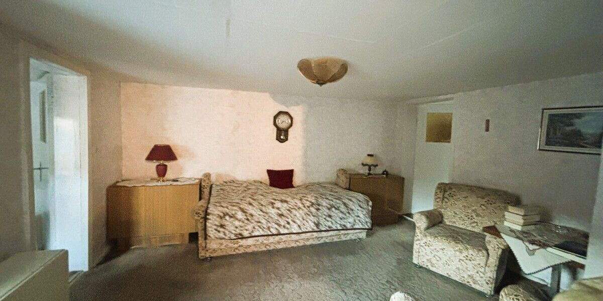 geräumiges Stadthaus mit Zufahrt und 3 Garagen im Zentrum von Penzlin 7 zimmer