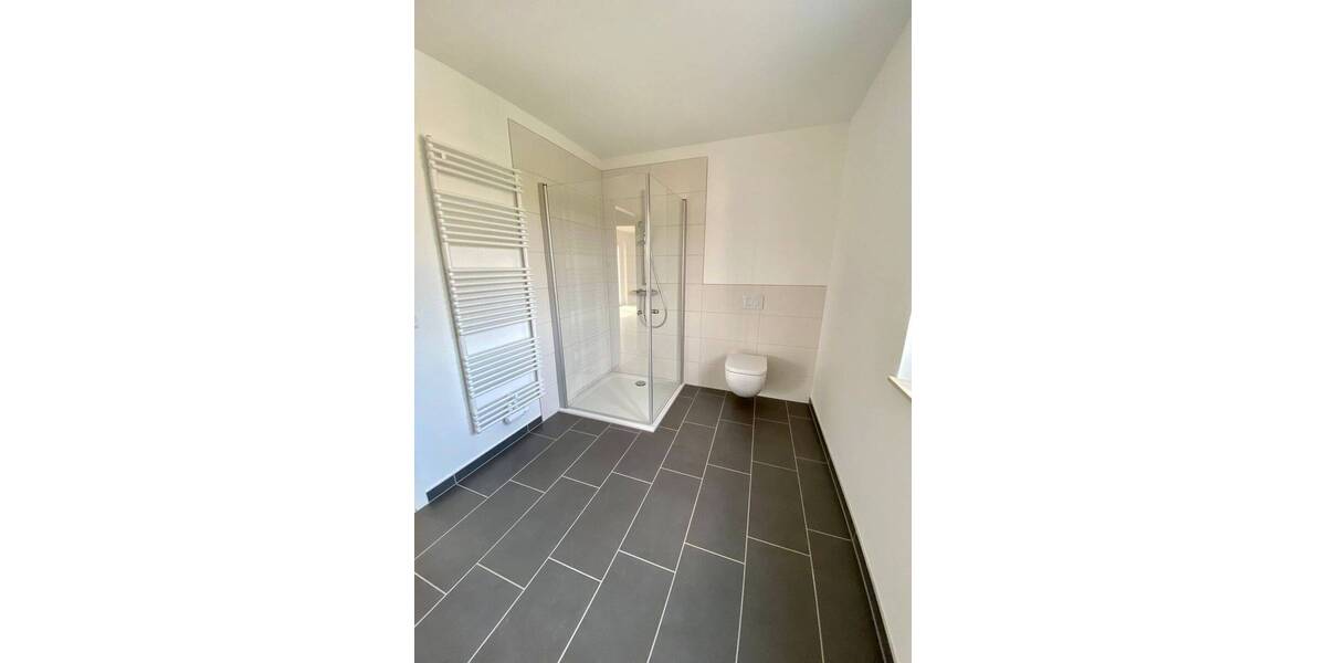 Einziehen und Wohlfühlen! Haushälfte mit Fußbodenheizung, Garage und Garten zu verkaufen! 4 zimmer