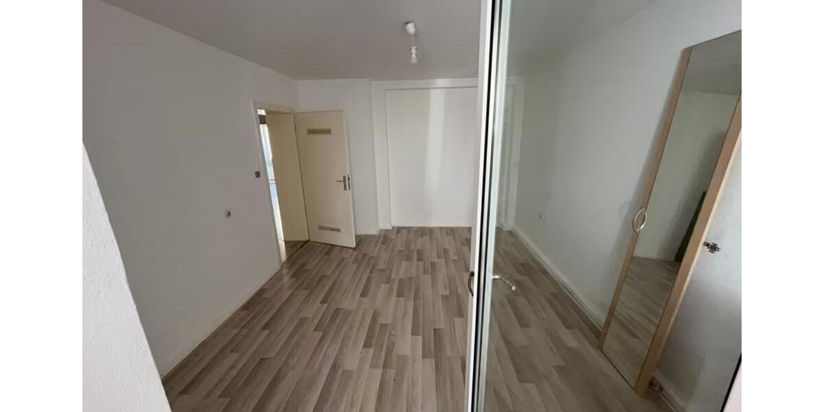 3 Zimmer Wohnung auch WG geeignet mit Balkon Loggia 3 zimmer