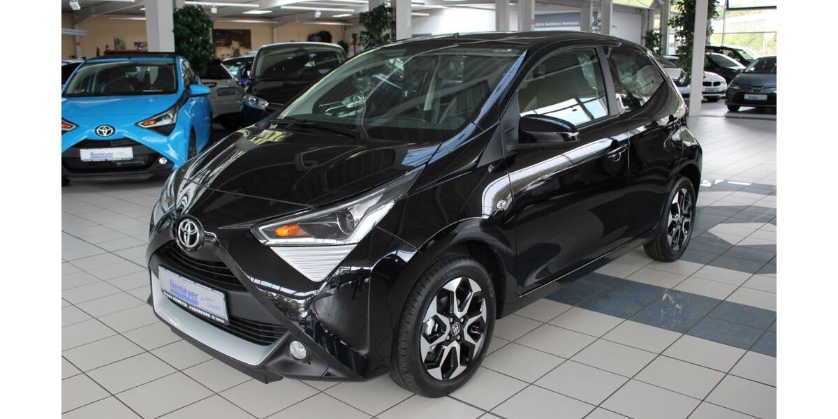 Toyota Aygo (X) 16.800 km 11.890 &euro; Paderborn 33104