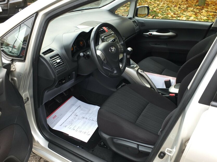 Toyota Auris 1.6i BLACK WEEK 25: SOL ALLE INSPEKTIONEN GA 174.885 km 4.908 € Köln 50858