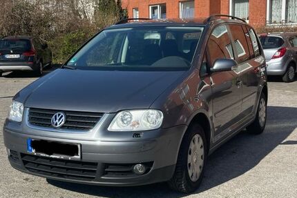 VW Touran 244.000 km 2.749 &euro; Neumünster 24534