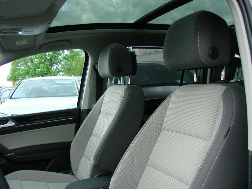 Touran 1.5TSI Comfortline 7-Sitzer Pano Standheizu