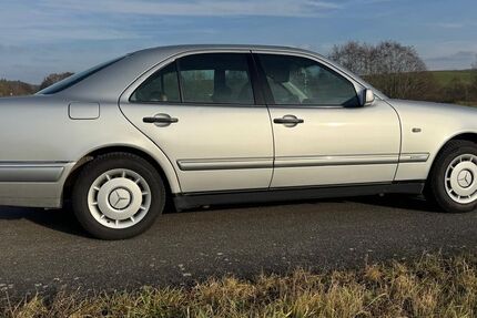 Mercedes-Benz E 220 235.000 km 3.000 &euro; Ahorn 74744