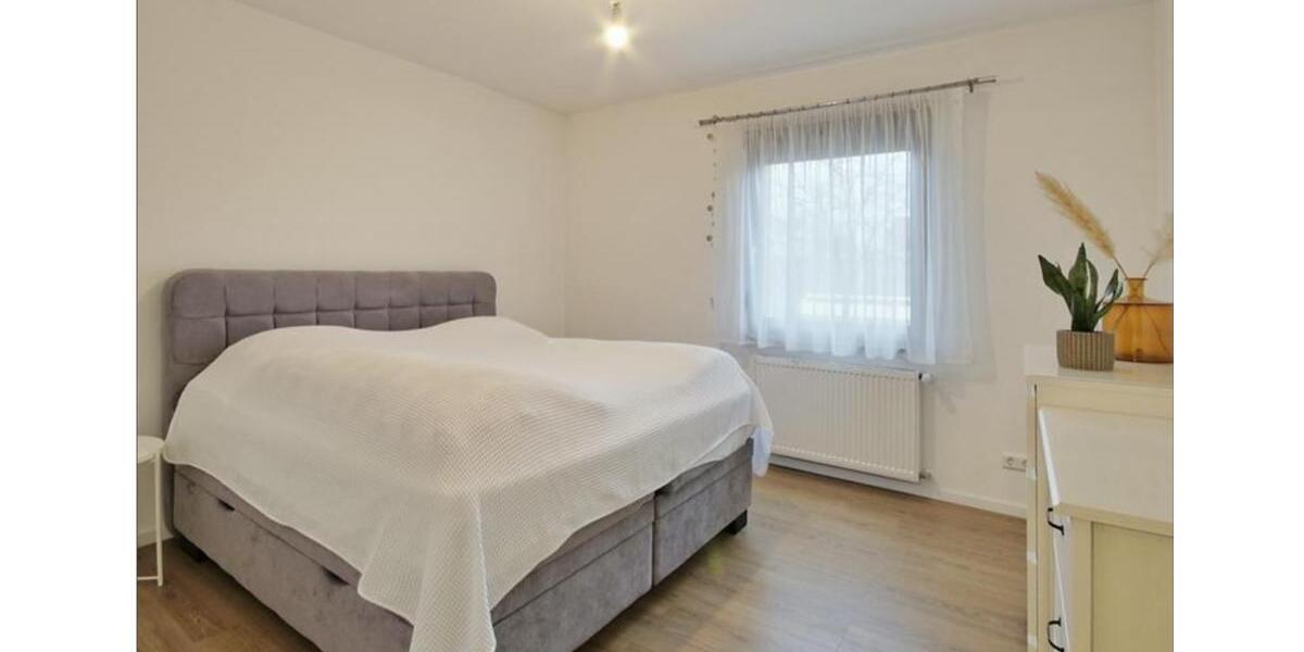 Einfamilienhaus Kornwestheim - 8.5 Zimmer, 204 m&sup2;, 3.900&euro; | Angebot:23257685