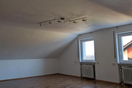 DG-Wohnung zur Miete in Waldbüttelbrunn 2 zimmer