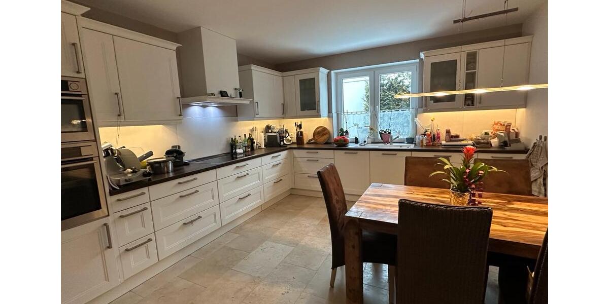 Einfamilienhaus Lehre - 6 Zimmer, 225 m&sup2;, 2.400&euro; | Angebot:25996872