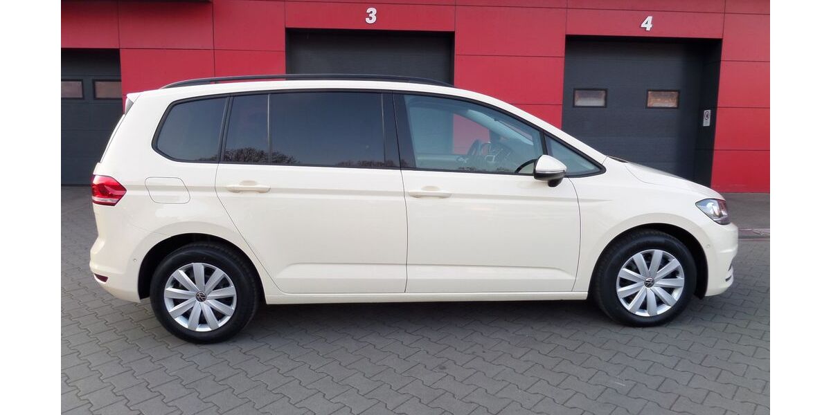 VW Touran 136.948 km 18.990 &euro; Ludwigshafen am Rhein 67059