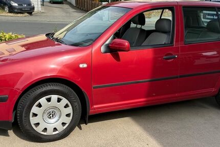 VW Golf 330.000 km 1.990 &euro; Lahnau 35633