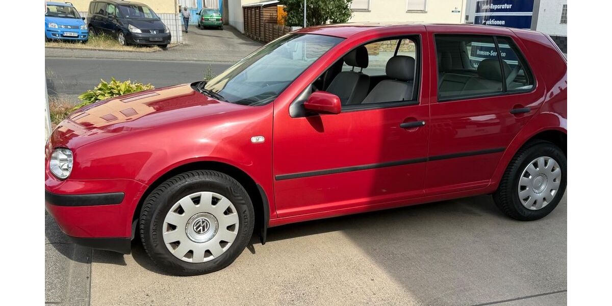 VW Golf 330.000 km 1.990 &euro; Lahnau 35633