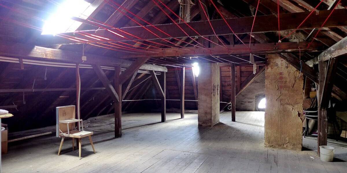 Imposantes Mehrfamilienhaus mit separatem Hintergebäude in zentraler Lage von Velbert. zimmer