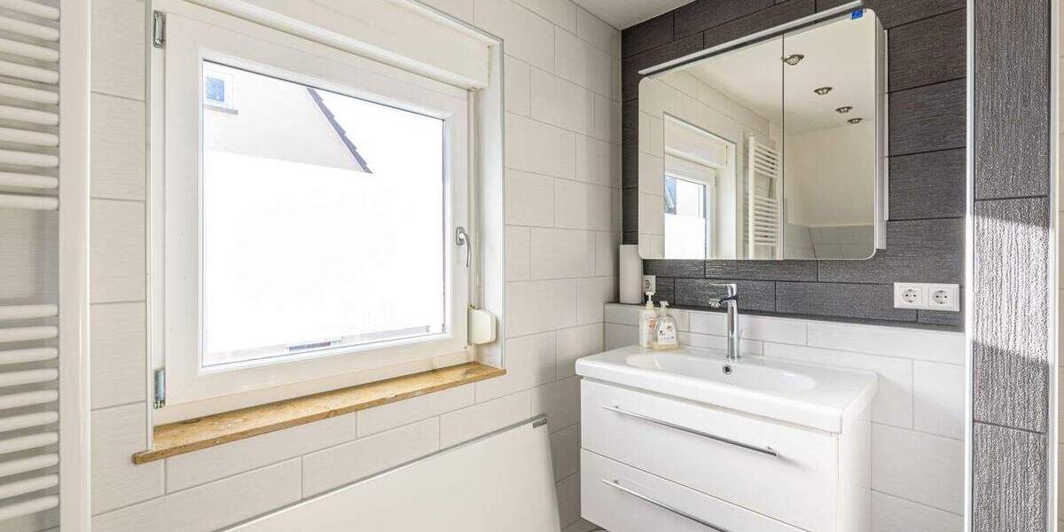 Doppelhaushälfte Pforzheim Huchenfeld - 6 Zimmer, 124 m&sup2;, 350.000&euro; | Angebot:23851785