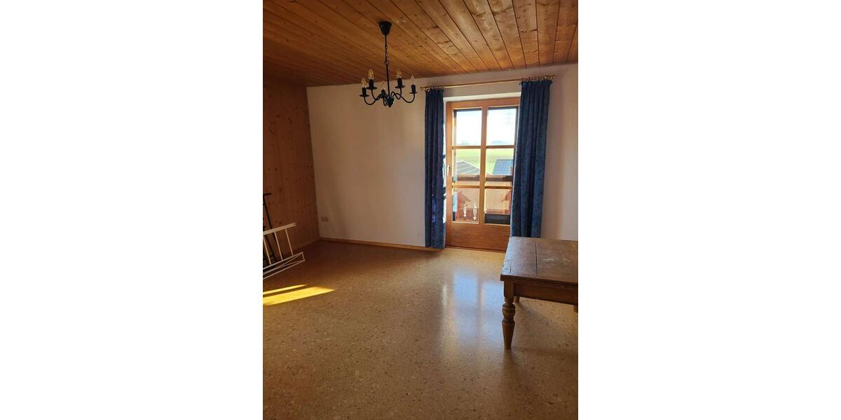 3-Zimmerwohnung im 1.OG mit 2 Balkonen EBK und Kachelofen 3 zimmer