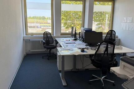 Großzügige und funktionale Büroetage im 2. Obergeschoss zimmer