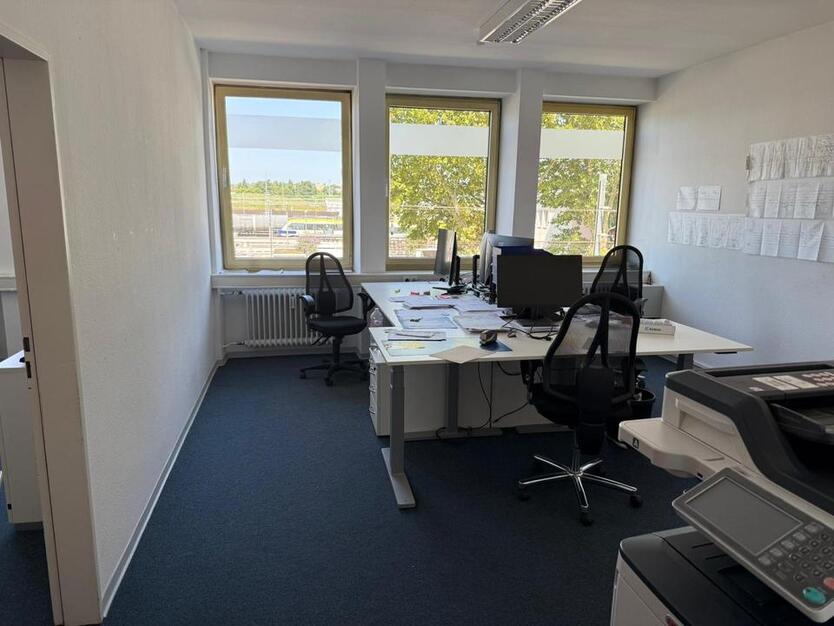 Großzügige und funktionale Büroetage im 2. Obergeschoss zimmer