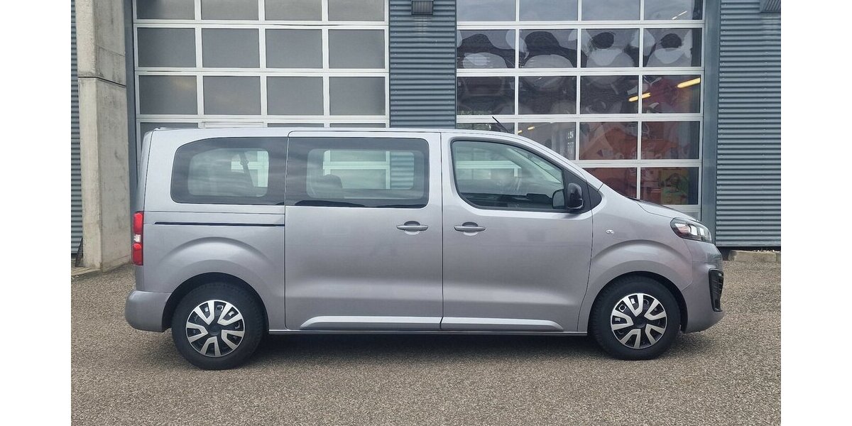 Opel Vivaro 2.0 D Design Paket NAVI Anhängerkupplung 84.000 km 26.998 &euro; Landau 76829