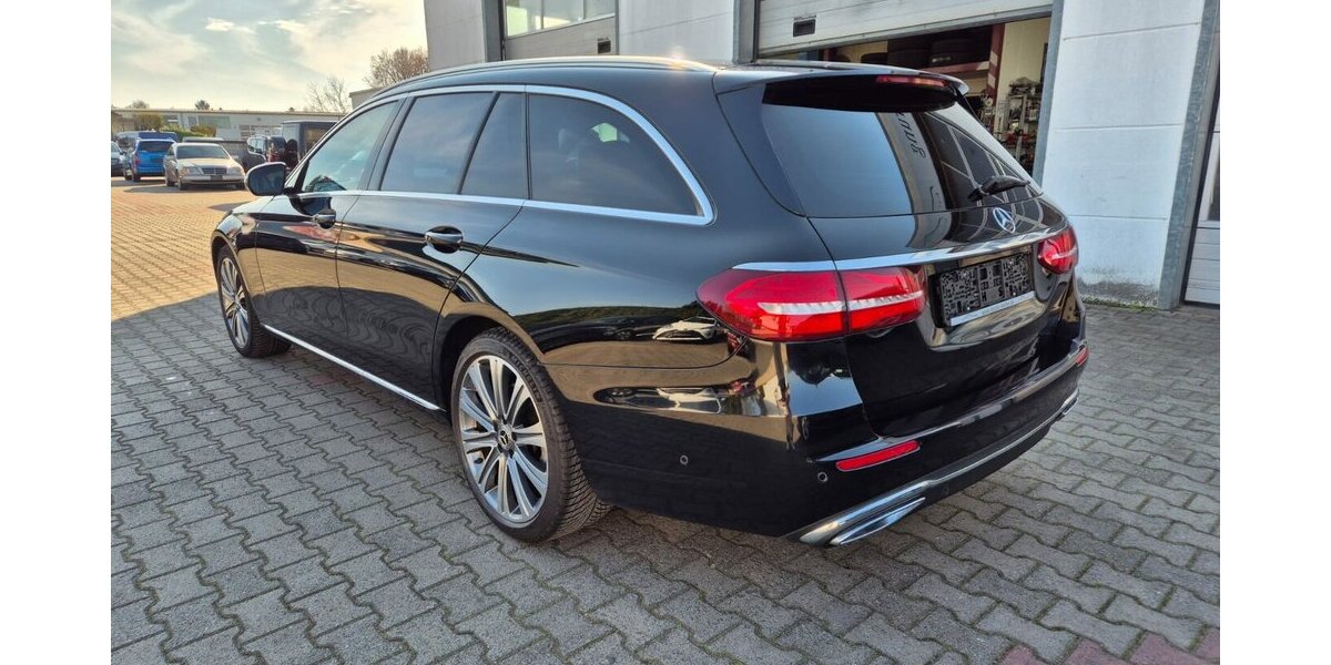Mercedes-Benz E 400 d T 4M Standheizung, Rückfahrkamera, AHK, Co 200.000 km 19.890 &euro; Rodgau 63110