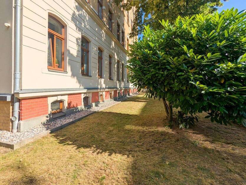 Bezugsfreie 2RW mit EBK und Balkon | Beste Lage und Denkmalschutz! | Hochparterre | Parkett