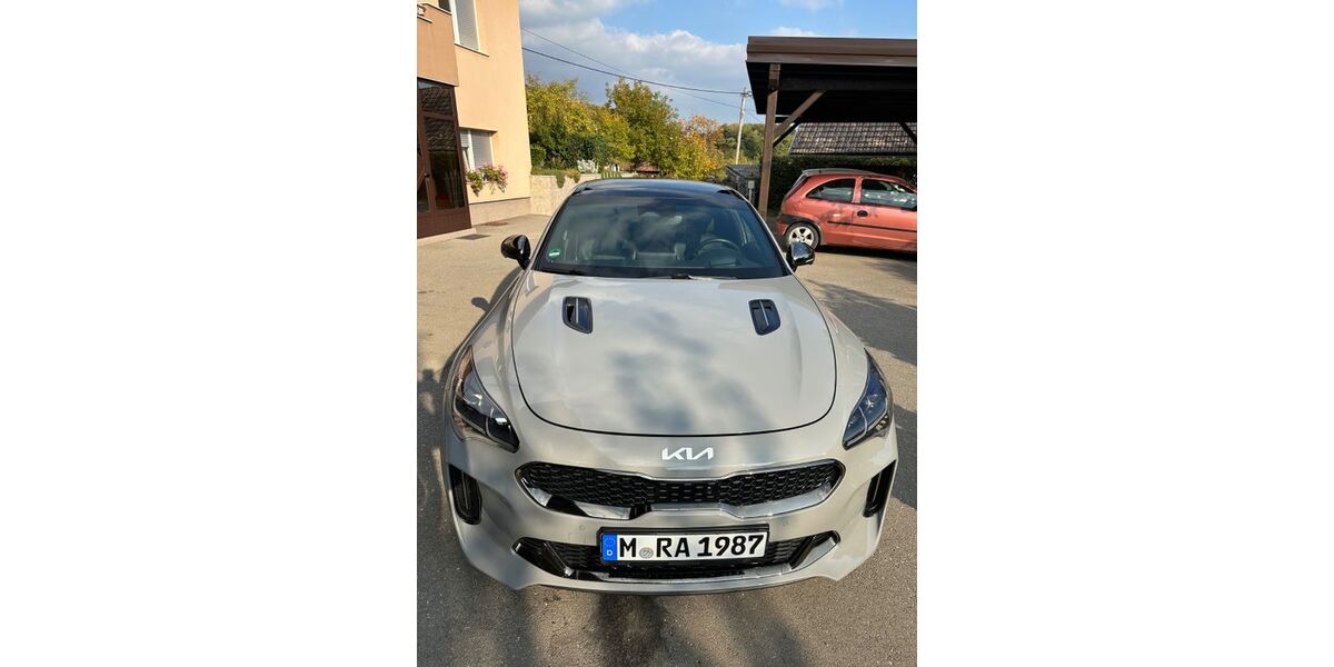 Kia Stinger 52.700 km 32.500 &euro; Munchen 81243