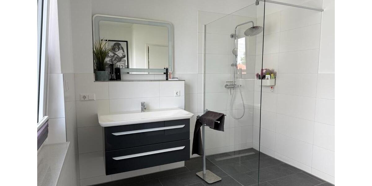 Provisionsfrei: Dachgeschosswohnung, Barrierefrei, Ausbaureserve 3 zimmer